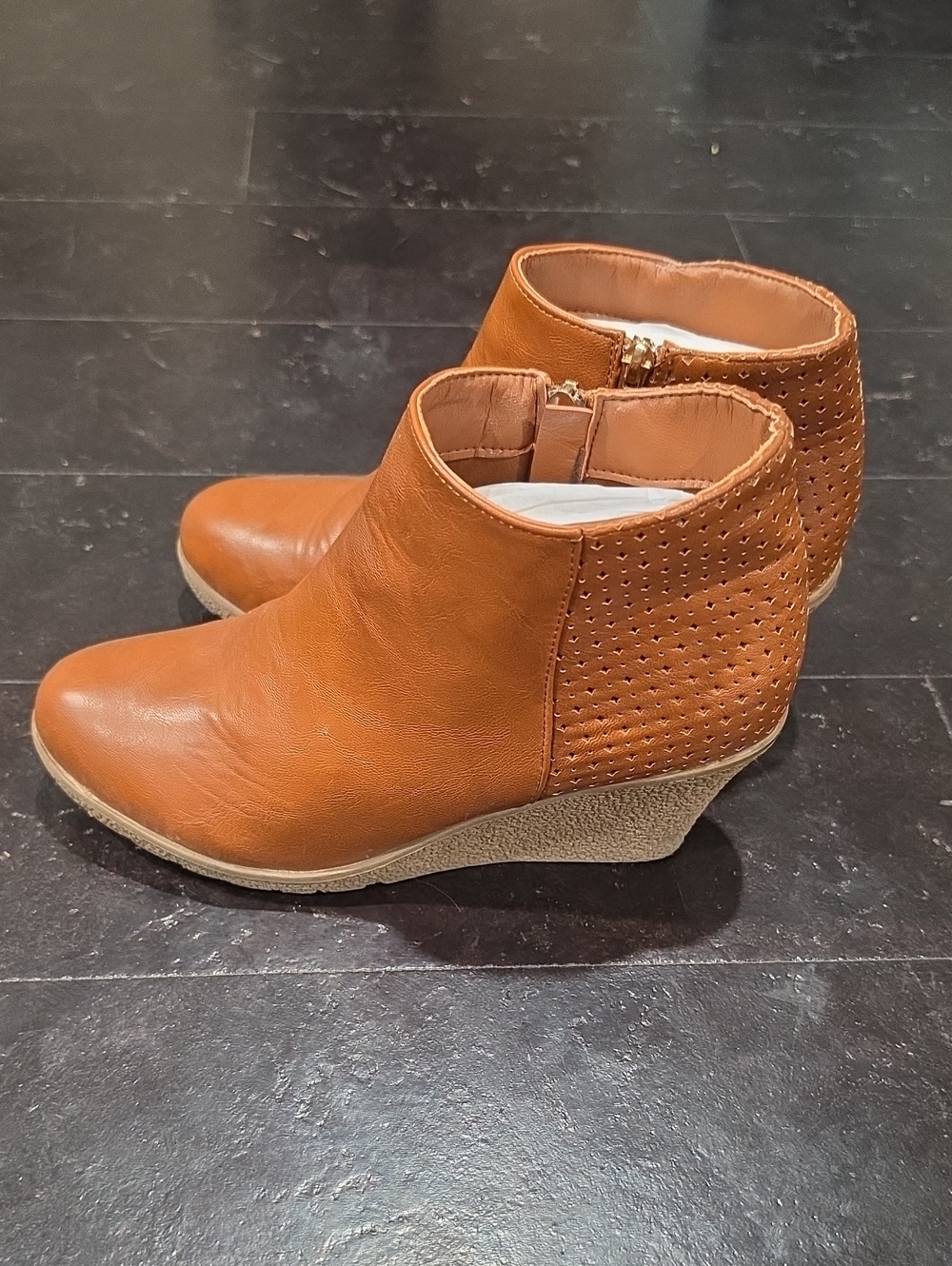 EUC Women's Tan Wedge Ankle Booties - Stylish Perforated Back Sz 9